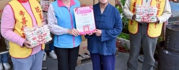 花蓮武當玄岳宮寒冬送暖 捐三百份麵條挹注吉安弱勢戶